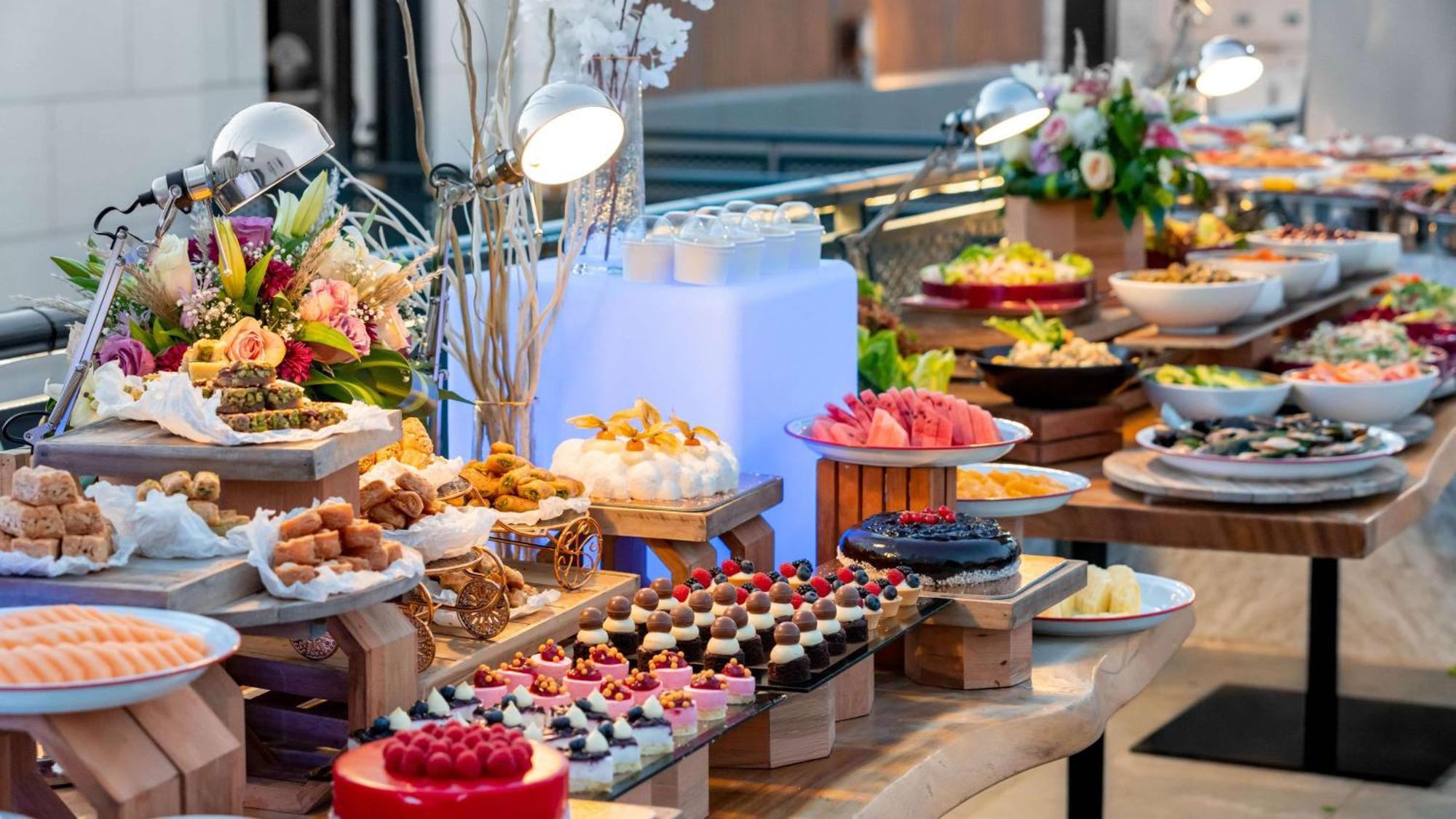Radisson Blu Hotel Riyadh Qurtuba Exterior photo A dessert buffet